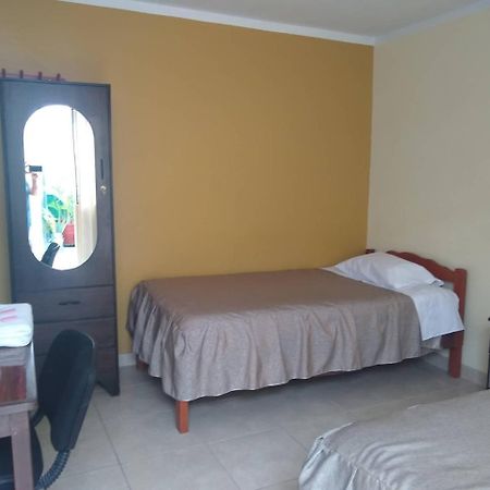 Hospedaje Golden Inn กามานา ภายนอก รูปภาพ